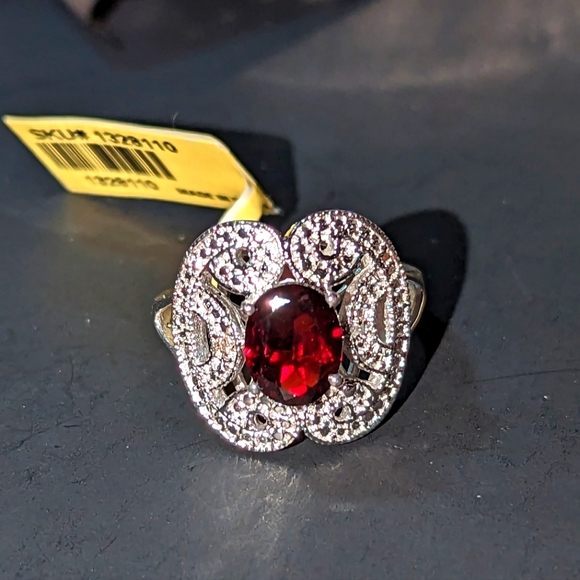 Huge deep red garnet and sterling ring with filigree detailing - Picture 2 of 5